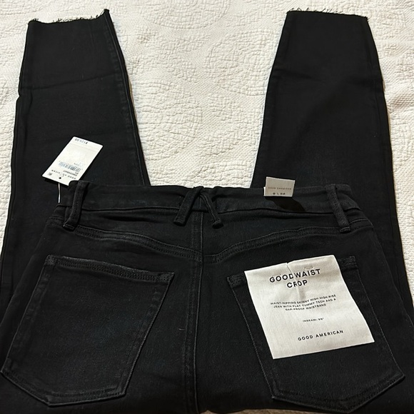 Good American Good Waist Crop. NWT. 8/29 - Picture 4 of 9